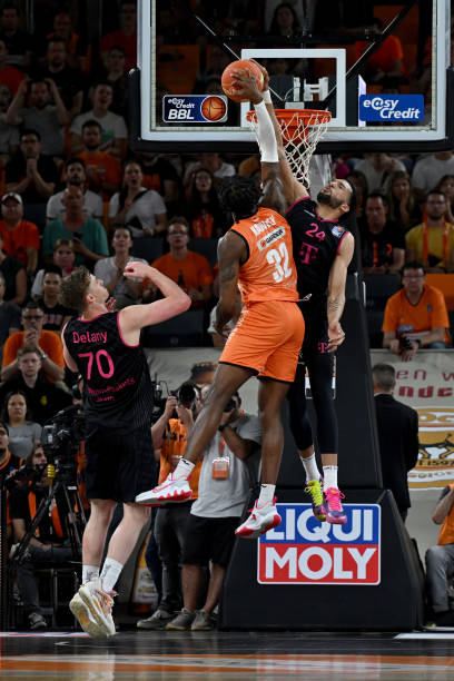 三名选手同 三名选手同