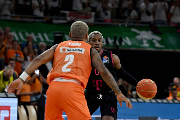 根据规则被 根据规则被